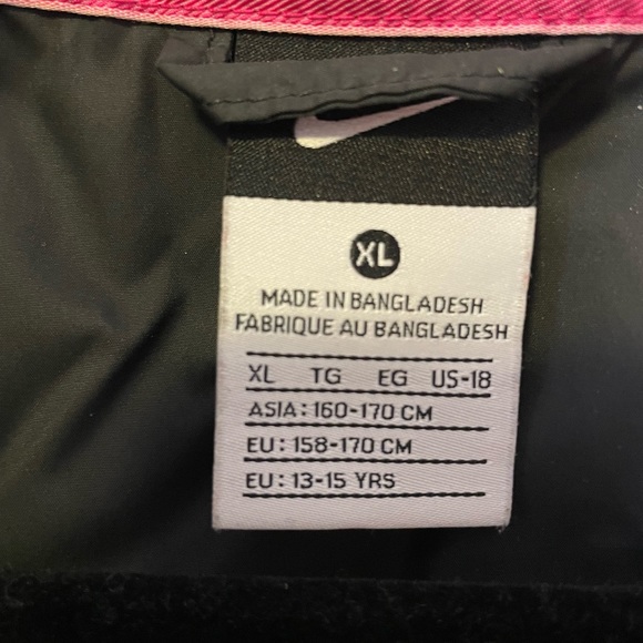 NIKE Black Puffer Vest - Picture 5 of 5